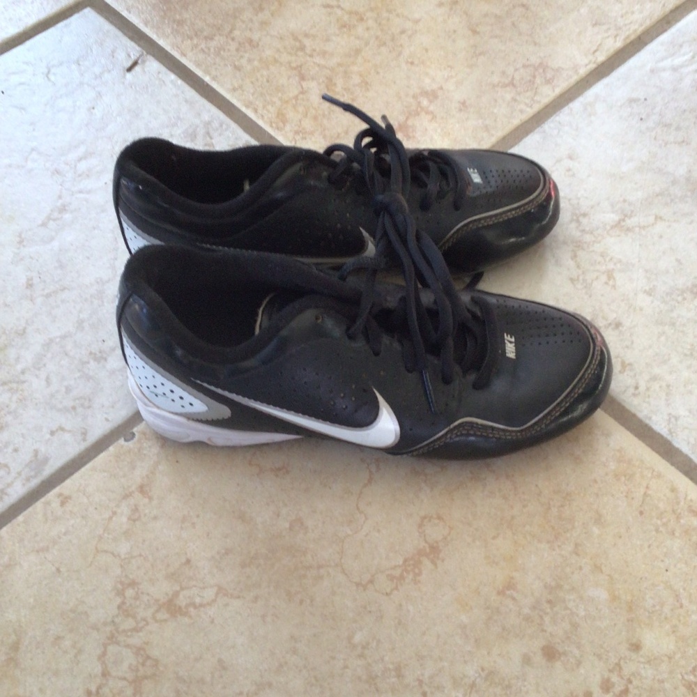 Baseball shoes